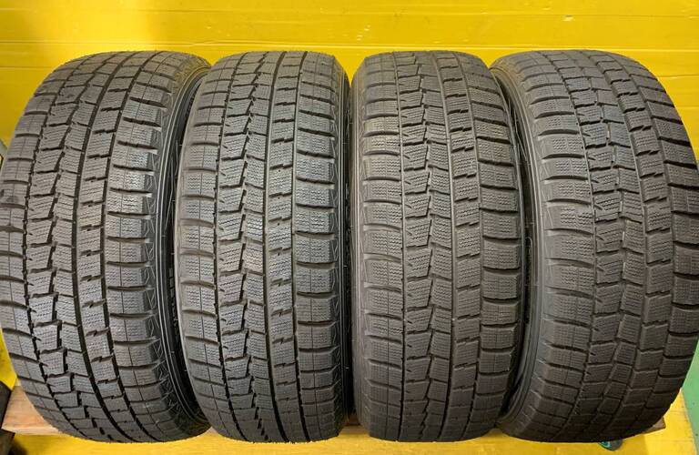 ダンロップ　WINTER MAXX WM01 225/50R18 BORBET 8J +50 PCD112 4本セット