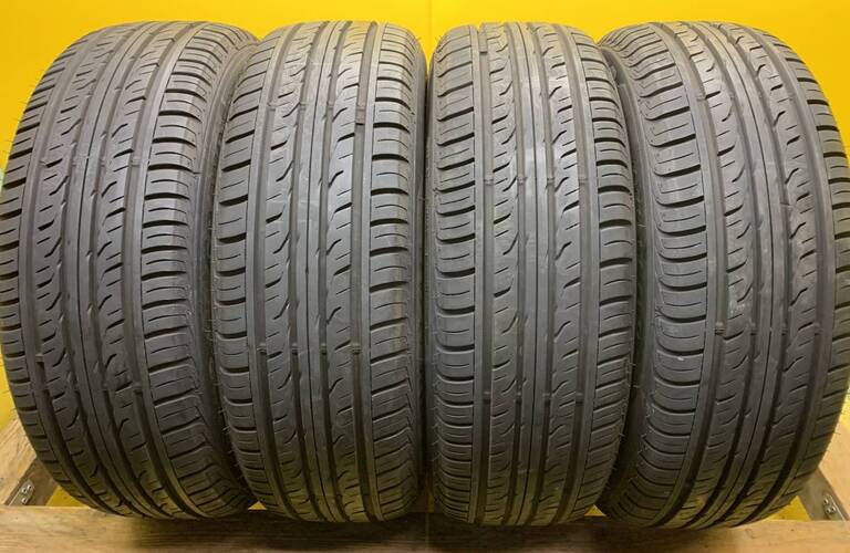 ダンロップ　GANDTREK PT3 215/60R17 96H 　19年製　4本セット